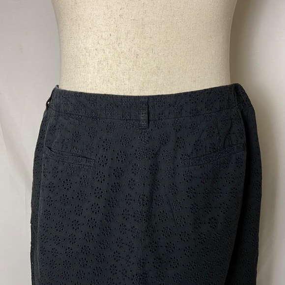 Jones New York Black Floral Eyelet Capri Pants Women's Plus Size 16W - Picture 8 of 9